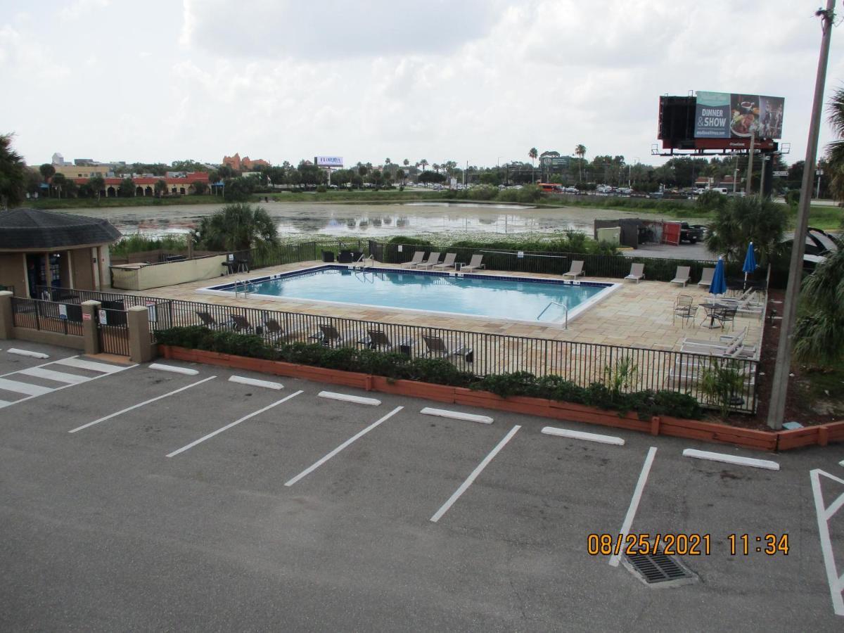 Quality Inn & Suites Kissimmee By The Lake Four Corners Exterior photo