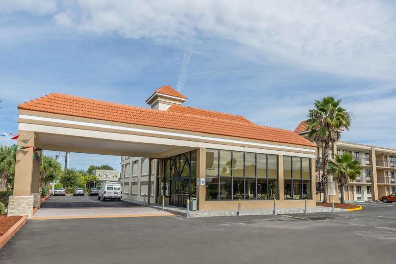 Quality Inn & Suites Kissimmee By The Lake Four Corners Exterior photo